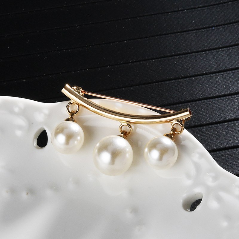 Creative Anti Slip Pin fashion Simple Pearl Brooch for women Gold