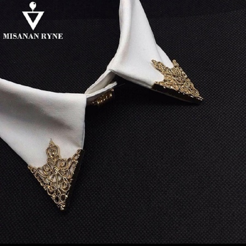 2 Pcs Fashion Alloy Brooch Hollow Pattern Collar Triangle Shirts Pins Men 