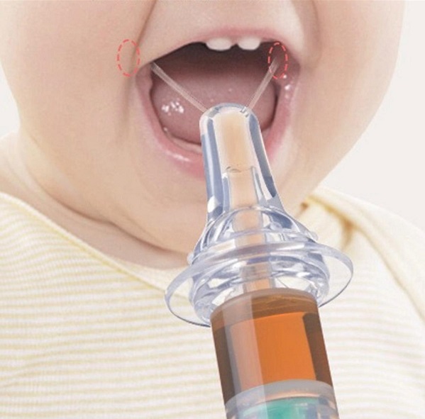 Baby Feeding Juice Medicine Squeezing Nipple Pacifier Type Device 