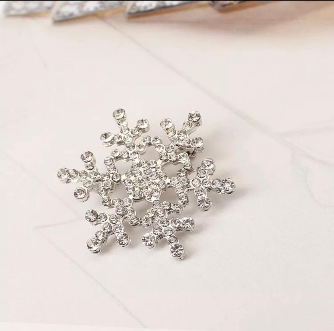 Shiny Crystal Snowflake Women Fashion Brooch Pin Silver