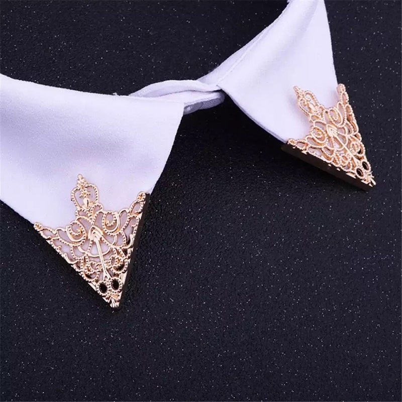 2 Pcs Fashion Alloy Brooch Hollow Pattern Collar Triangle Shirts Pins Men