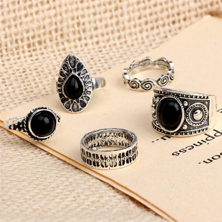 Retro Black Gem Ring Water Droplets Clouds Circle Rings