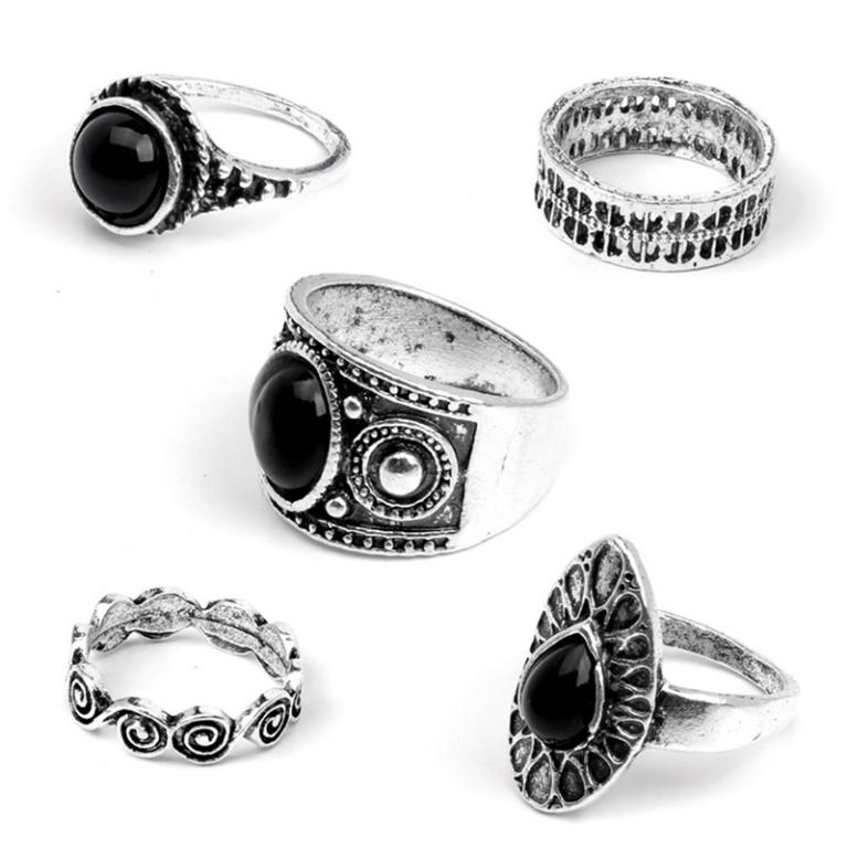 Retro Black Gem Ring Water Droplets Clouds Circle Rings