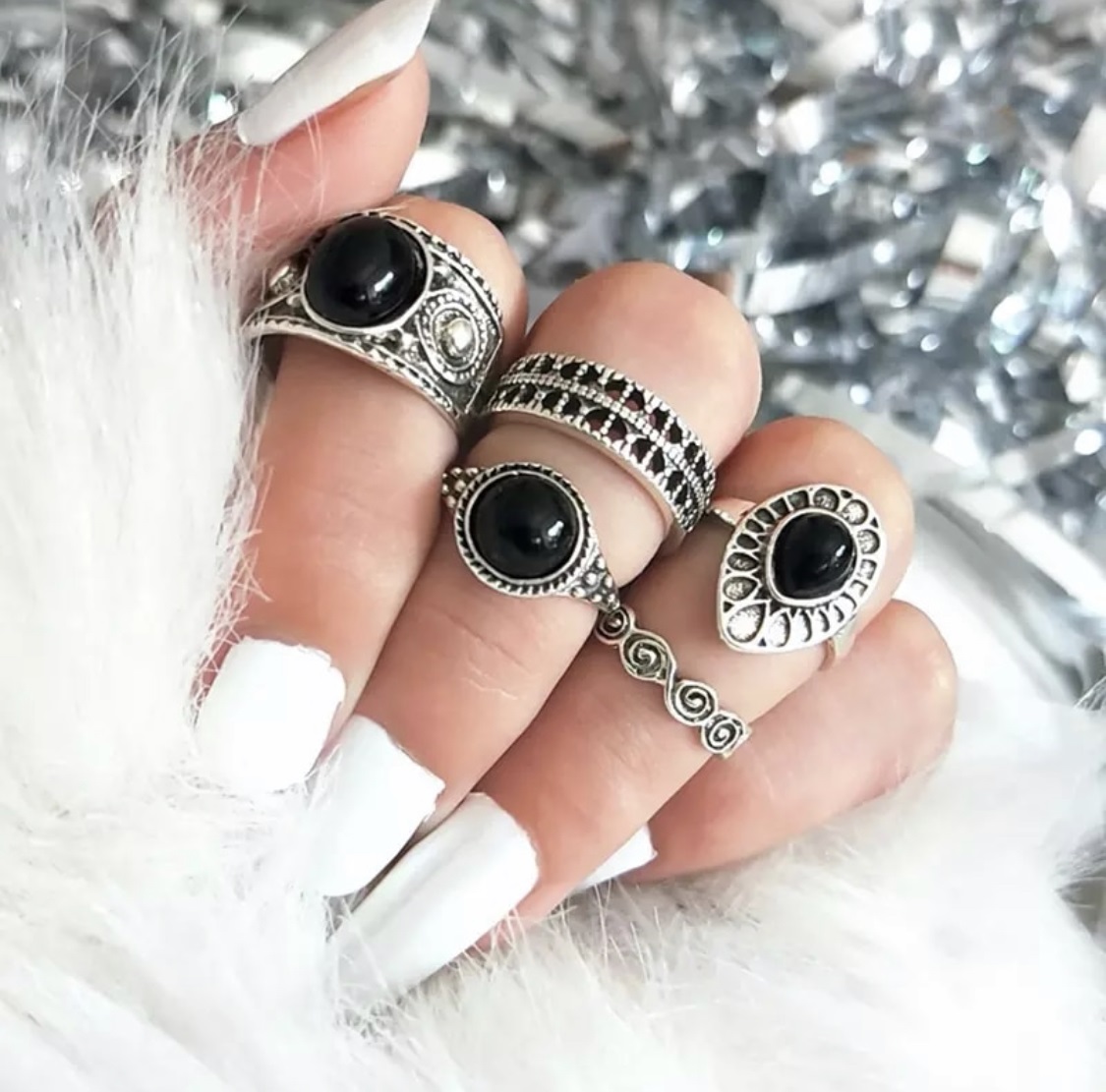 Retro Black Gem Ring Water Droplets Clouds Circle Rings